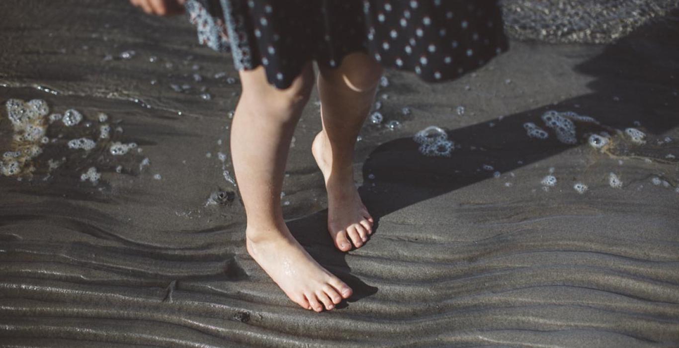 bild fötter på i strand